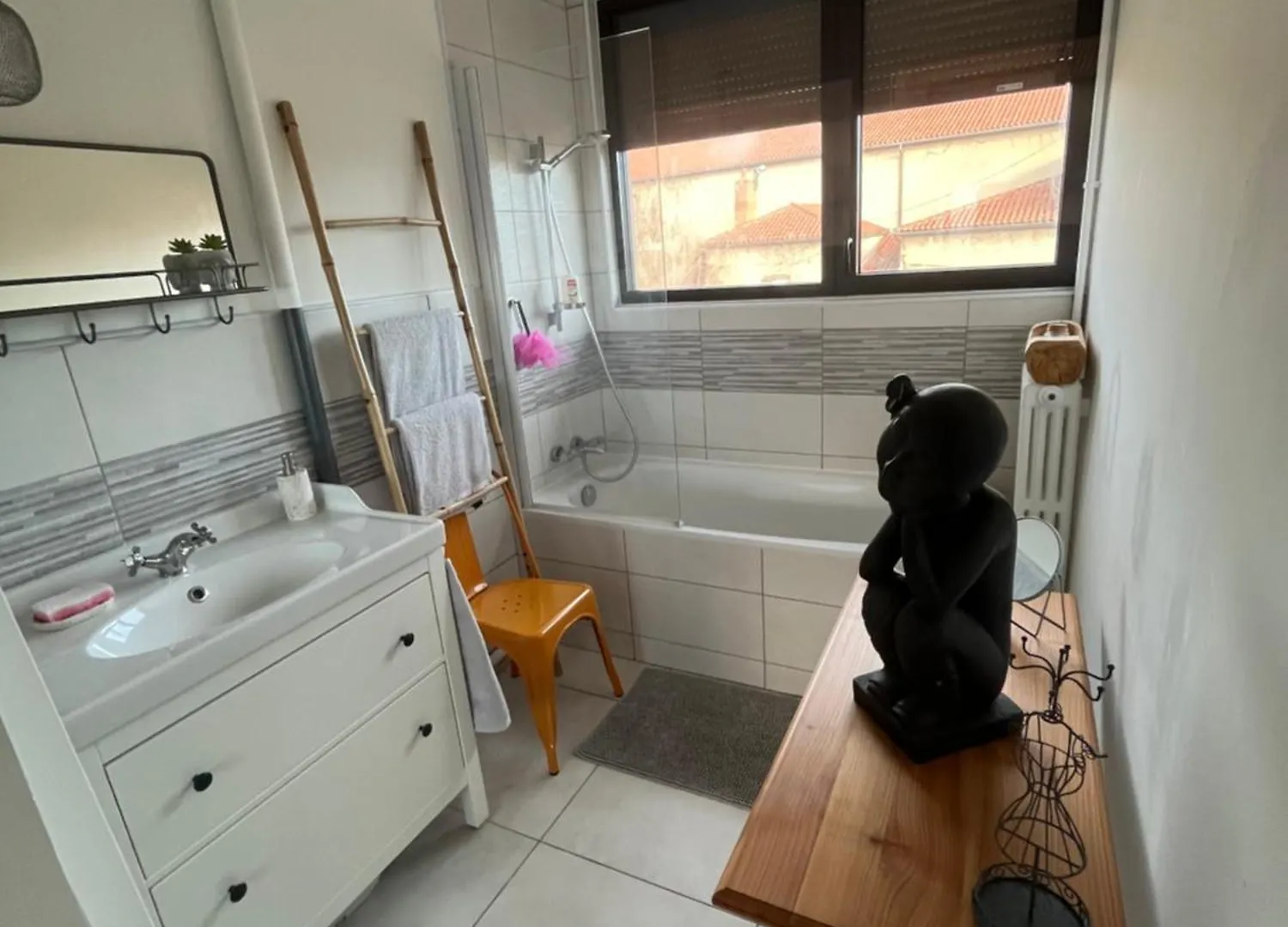 L'Appartement Du Bonheur - Au Coeur Des Volcans D'Auvergne Sur La Route Du Sud Issoire 0*,